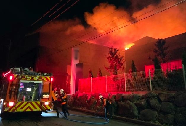 제주 토평공업단지 야적장서 화재 발생…소방 대응 1단계 발령