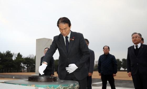 권오을 장관, 4·3 학살 박진경 국가유공자 논란에 "송구스러워"