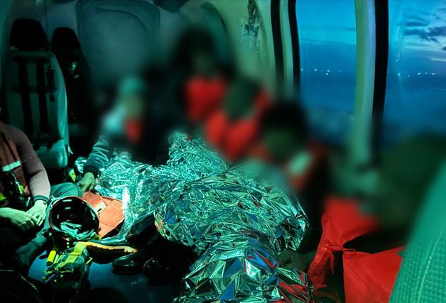 제주 남쪽 해상서 외국 상선 선원 5명 바다 추락…해경, 전원 구조 (종합)