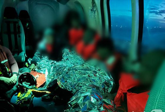 제주 해상서 구조된 中선원들, 인근 선박 도움으로 구조 요청