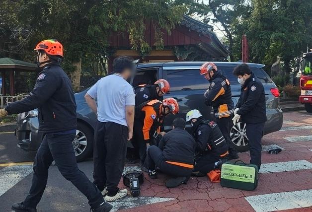 제주서 승합차와 충돌한 휠체어…60대 중상