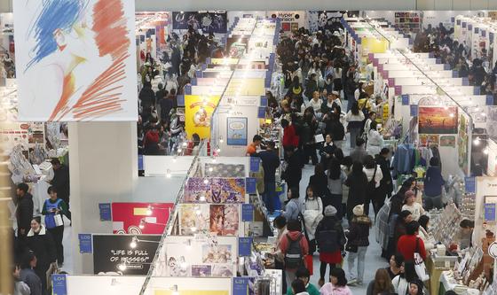 성탄절에 열린 일러스트레이션페어 '인산인해'