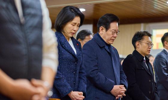성탄절 교회 찾은 이재명 대통령·김혜경 여사
