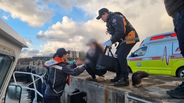 서귀포해경, '3m 파도' 뚫고 우도 응급환자 2명 긴급 이송