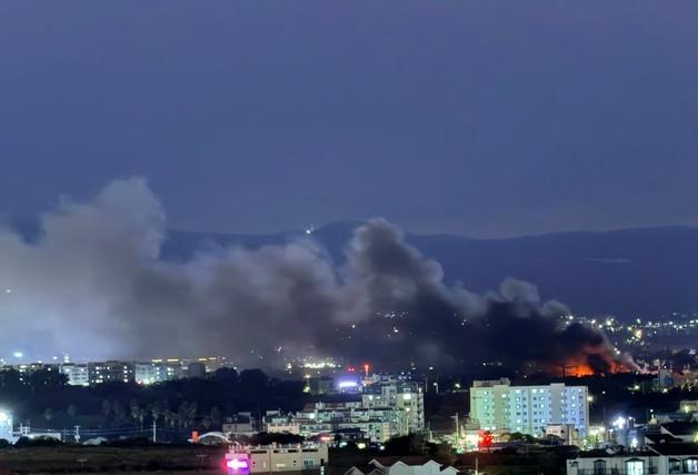 제주 자원순환시설 화재 4시간만에 완진…건물 5개 동 소실