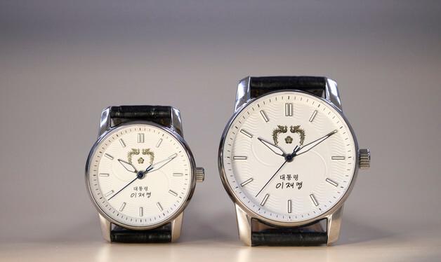 "李대통령 취임 6개월 맞아 대통령 손목시계 공개"