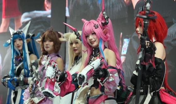 '게임 속 캐릭터가 현실로'