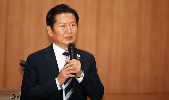 제주서 강연하는 정청래 대표