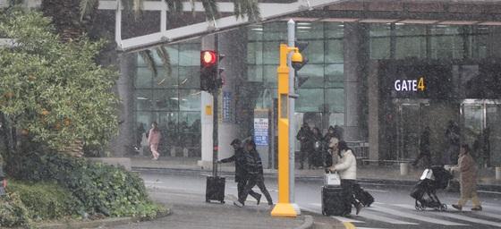 [오늘의 날씨] 제주(11일, 일)…강풍 동반 최대 20㎜ 눈·비