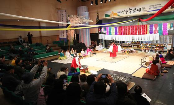 제주 해녀들의 무사안녕·풍어 기원…38개 어촌계 '해녀굿' 봉행