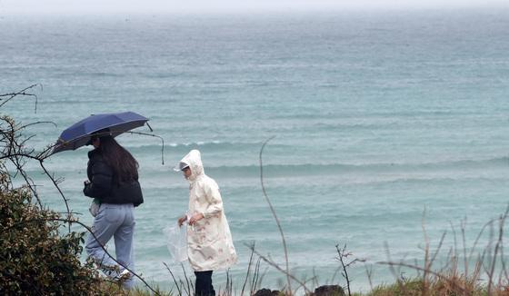 [오늘의 날씨]제주(15일, 수)…오전까지 '비'