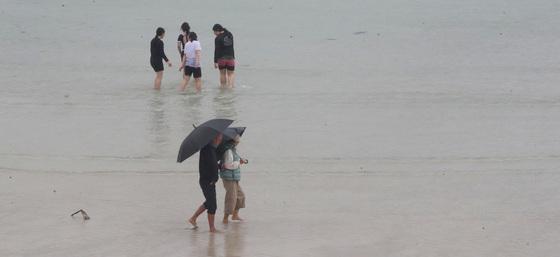 [오늘의 날씨] 제주(15일, 월)…곳에 따라 비·5~40㎜