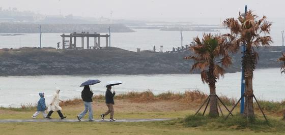 [오늘의 날씨]제주(25일, 수)…산지·동부 약한 비