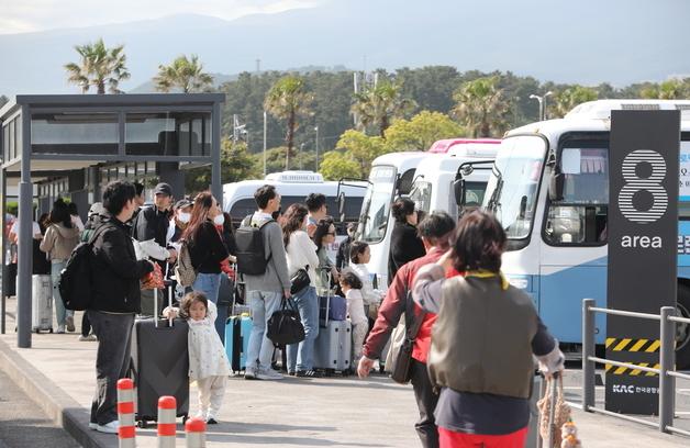 제주 관광객 4년 연속 1300만명 코앞…외국인 200만명 견인
