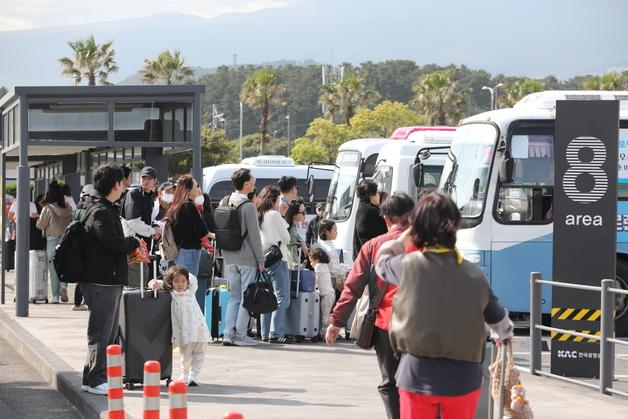 제주 관광객 4년 연속 1300만명 코앞…외국인 200만명 견인