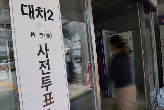 이재명 기표·중국SNS 게재…대선 사전투표 이틀째도 '시끌'(종합)