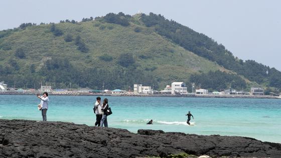 [오늘의 날씨] 제주(15일, 금)…낮 최고 24~25도 '맑음'