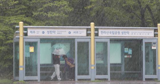 제주도 산지·남부중산간 호우주의보…강풍 예비특보도