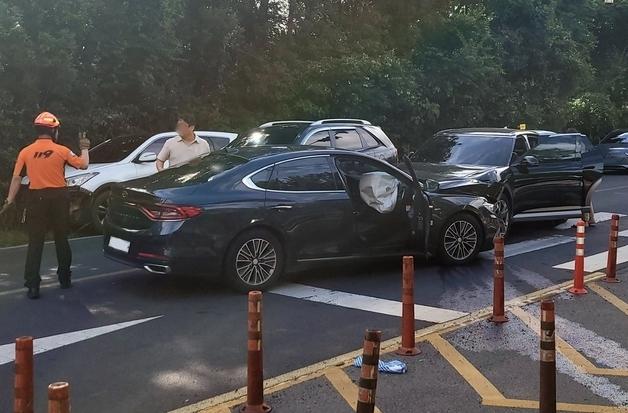 출근 시간 제주서 차량 2대 충돌…4명 병원 이송