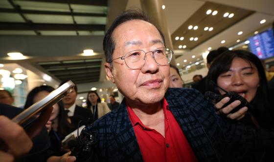 홍준표 전 대구시장, 하와이서 귀국