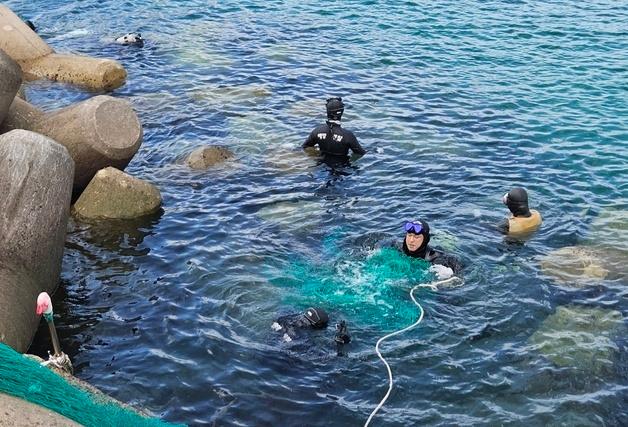 제주해경, 합동 수중 정화활동으로 폐그물 1톤 수거