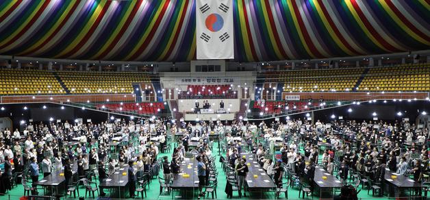 제주 개표소 차분한 분위기…"투표지 한장 한장 정확히 심사"