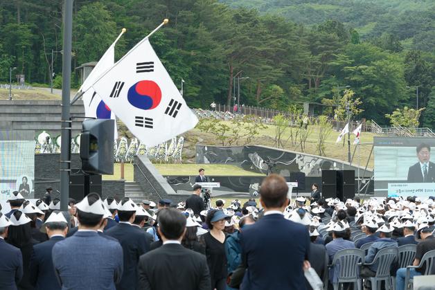오영훈 지사 "국립묘지 안장 104분뿐…가족 품으로 돌려드릴 것"