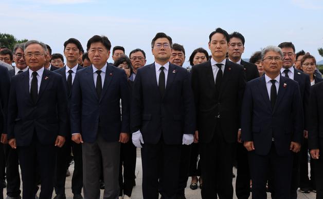 박찬대 제주 표심잡기…4·3평화공원서 참배 후 도당 간담회