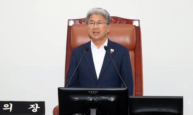 "공론화 끝났는데" 제주도의장 '기초단체 설치 여론조사' 비판 이어져