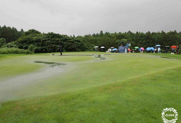 KLPGA 제주 삼다수 마스터스 3라운드, 2시간 중간 후 재개(종합)