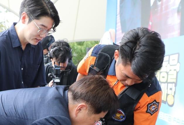 사람 찾고 폭발물 막고…도지사도 인정한 제주 '영웅견'들