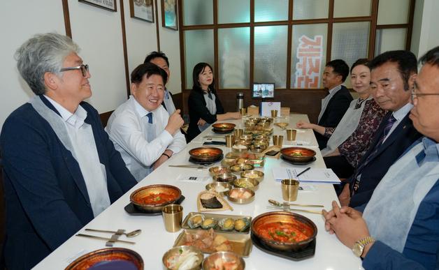 '바가지 오명' 제주 갈치요리, 1인분 메뉴로 돌파할까?