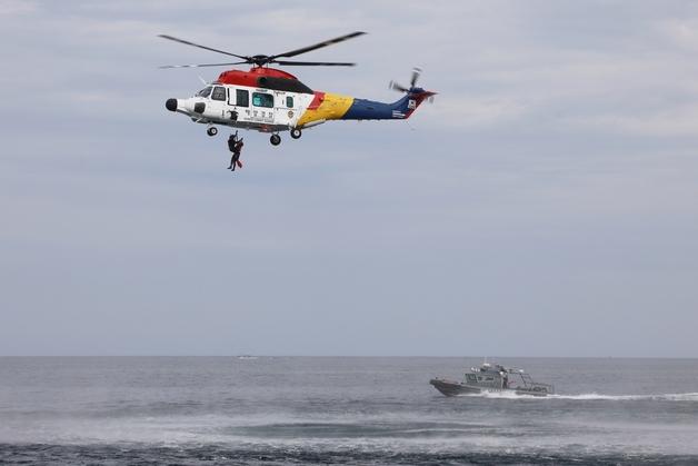 제주해경, 70대 응급환자 헬기로 목포까지 긴급이송