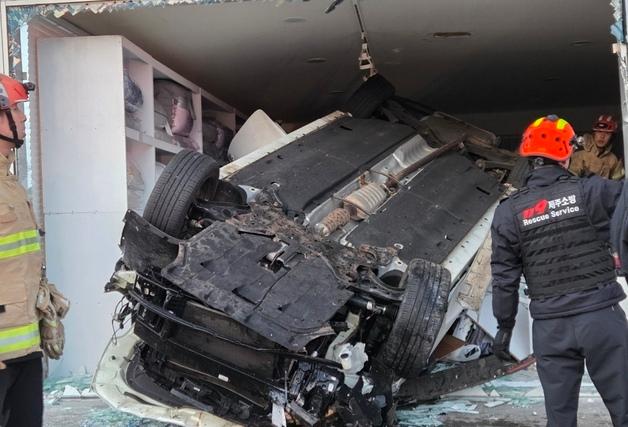 제주서 차량 돌진 사고 발생…4명 중경상 