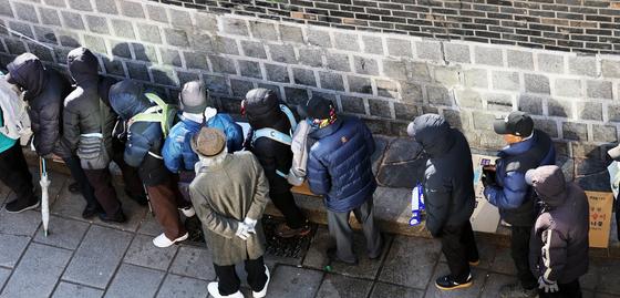 병오년 첫 날, 무료급식소 찾은 어르신들