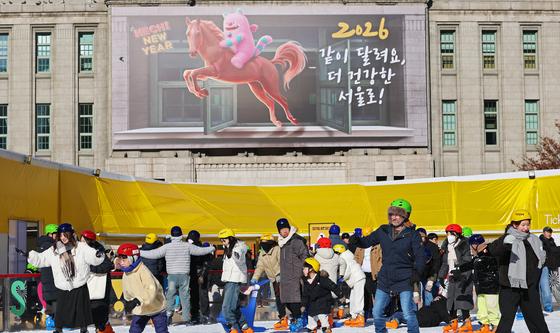 서울꿈새김판 새단장, '역동적인 적토마'