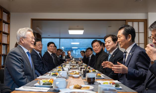 문재인 전 대통령 예방한 정청래 대표