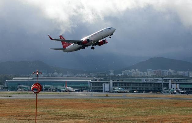 제주공항, 기상악화로 8편 결항·70여편 지연