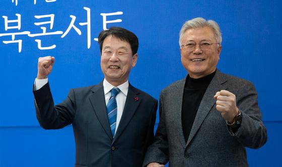 김한수 출판기념회 참석한 문재인 전 대통령