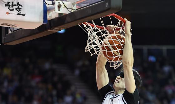 조준희, 눈 가려도 덩크슛 성공