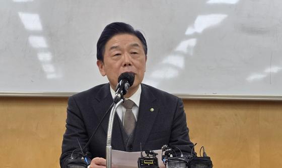 해임요구안 의결에 기자회견하는 김형석 독립기념관장