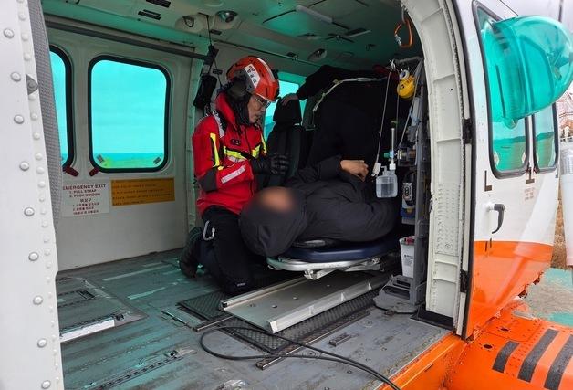 '초속 25m' 강풍 뚫고…제주 마라도서 뇌경색 환자 헬기 이송