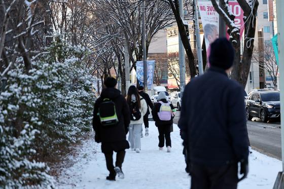 최대 10.8㎝ 폭설에 하늘길·뱃길 마비…전남·제주 '대설주의보'(종합)