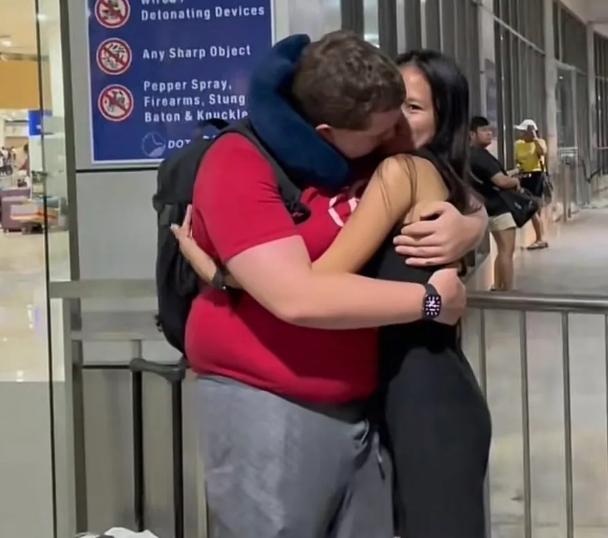 뚱보 남성과 결혼한 미모의 20대 '돈 노린 위장 결혼' 의혹에 "사랑할 뿐"