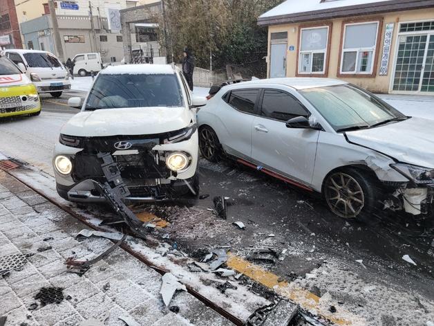 제주 한라산에 최대 26㎝ '눈'…13명 다치고 도로 곳곳 통제(종합2보)