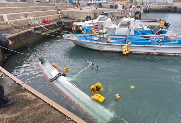 제주 용담포구서 레저보트 침수…해양오염·인명피해 없어