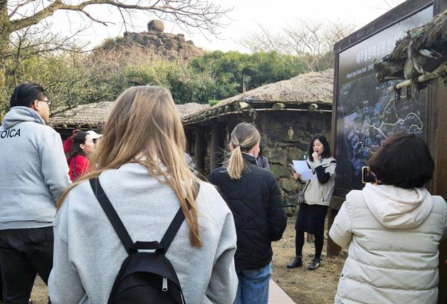 제주 새별오름·설문대할망전시관에도 문화관광해설사 배치