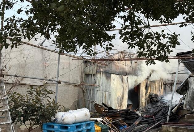 제주시 가건물 화재 두시간 만에 초진…20대 여성 숨진 채 발견(종합)