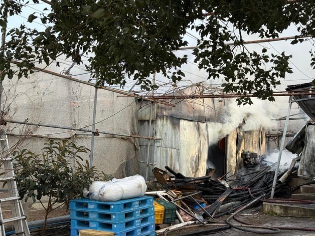 제주 가건물 화재 3시간 40분 만에 완진…20대 여성 사망(종합2보)