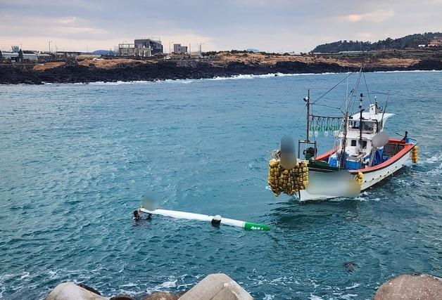 제주 앞바다서 카약 전복 사고…1명 구조 완료